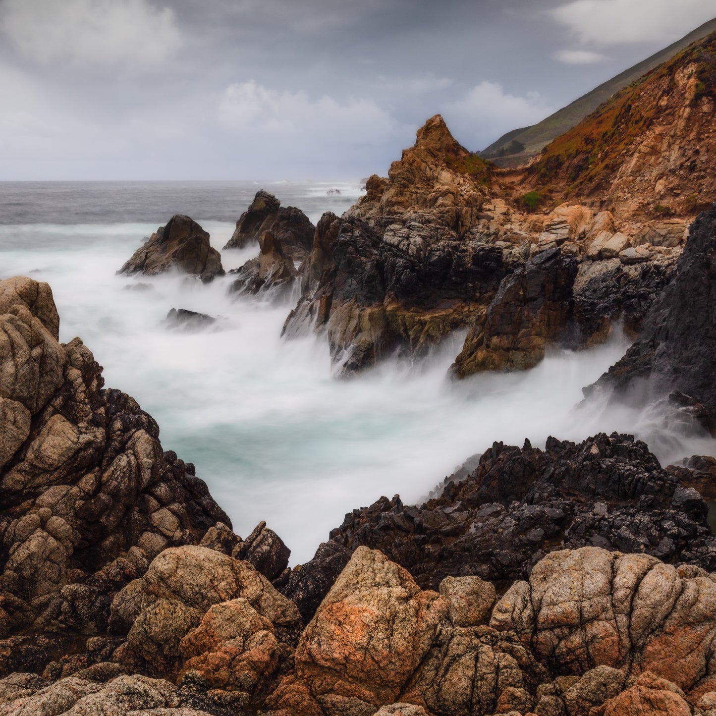 crashing waves along the big sur coast